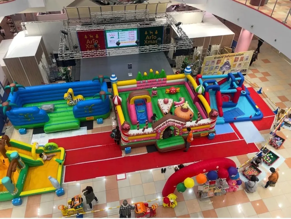 商業施設の子ども向けイベント会場全景
